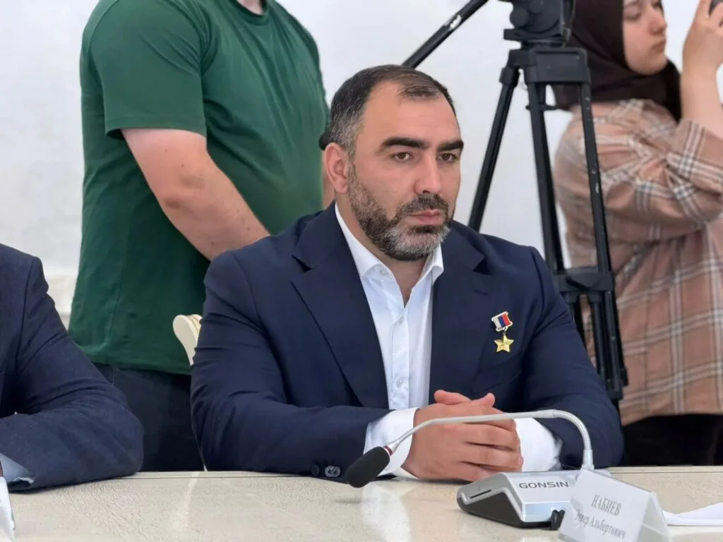 Энвер Набиев: в Дагестане спрос на кадры в строительстве, туризме, IT, медицине и педагогике